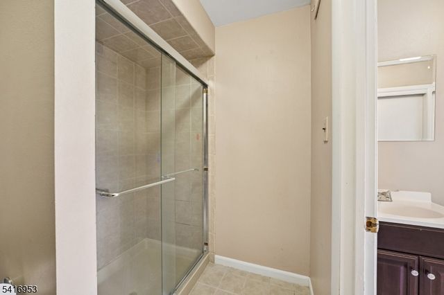 1 Brookside Hts F, Wanaque Boro, NJ 07465