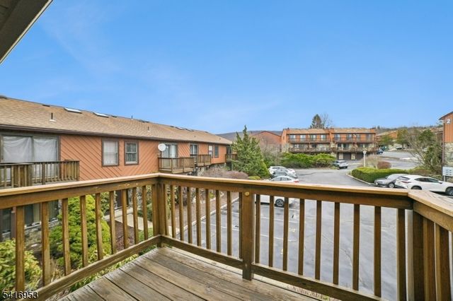 1 Brookside Hts F, Wanaque Boro, NJ 07465