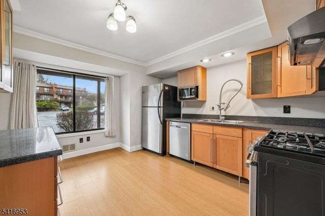 1 Brookside Hts F, Wanaque Boro, NJ 07465