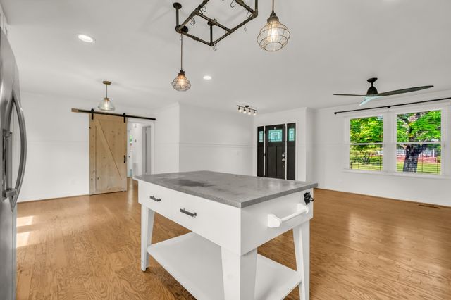 138 Carriage Dr, Nashville, TN 37221