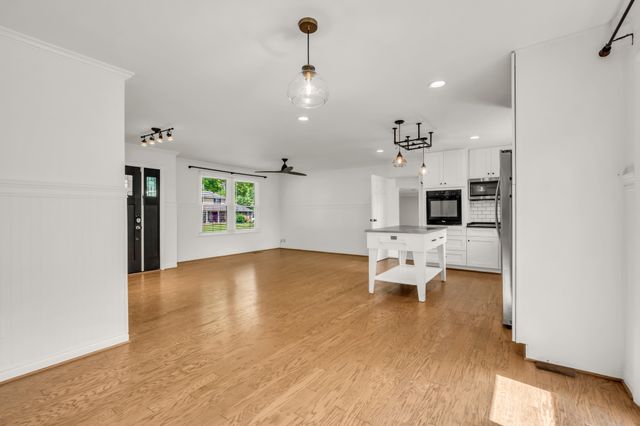 138 Carriage Dr, Nashville, TN 37221