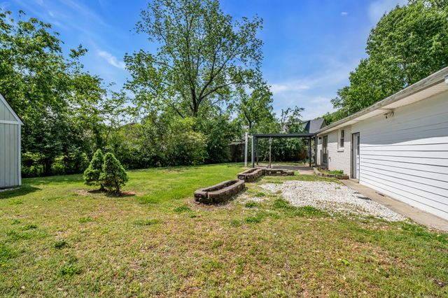 138 Carriage Dr, Nashville, TN 37221