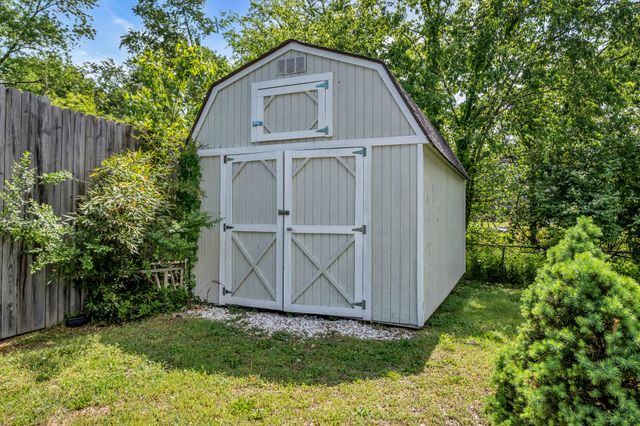138 Carriage Dr, Nashville, TN 37221