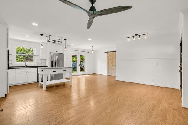 138 Carriage Dr, Nashville, TN 37221