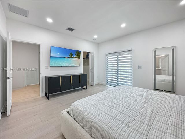 8206 NW 43rd St, Doral, FL 33166