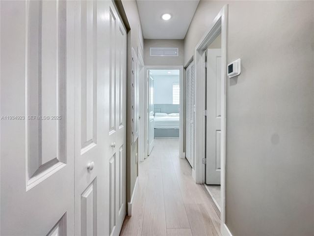 8206 NW 43rd St, Doral, FL 33166