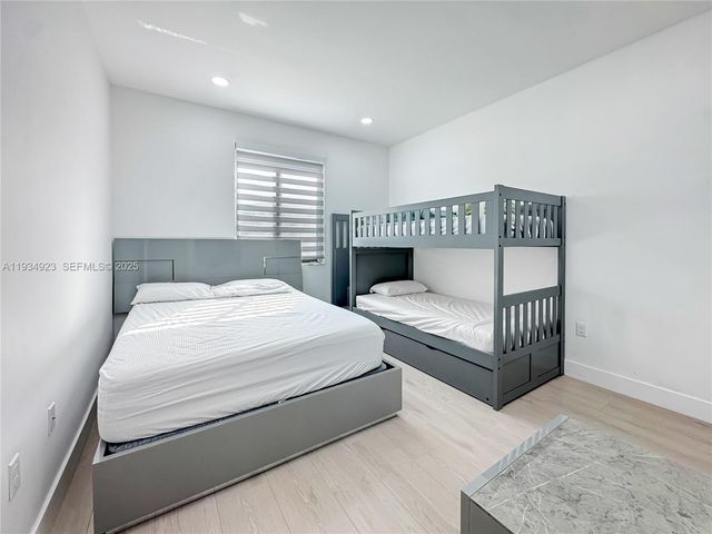 8206 NW 43rd St, Doral, FL 33166