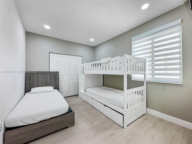 8206 NW 43rd St, Doral, FL 33166