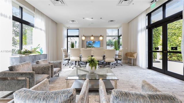 8206 NW 43rd St, Doral, FL 33166