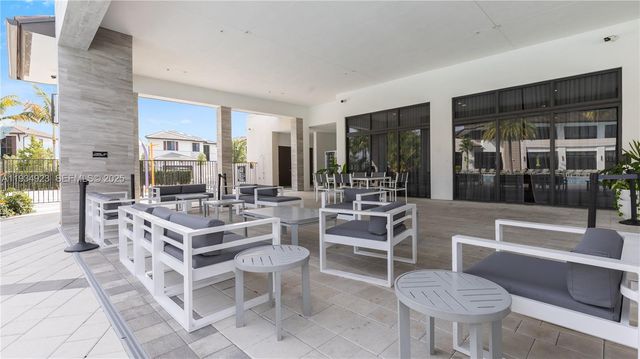 8206 NW 43rd St, Doral, FL 33166