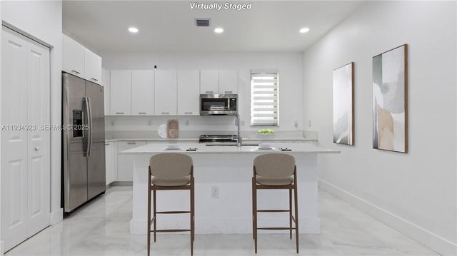 8206 NW 43rd St, Doral, FL 33166