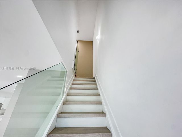 8206 NW 43rd St, Doral, FL 33166