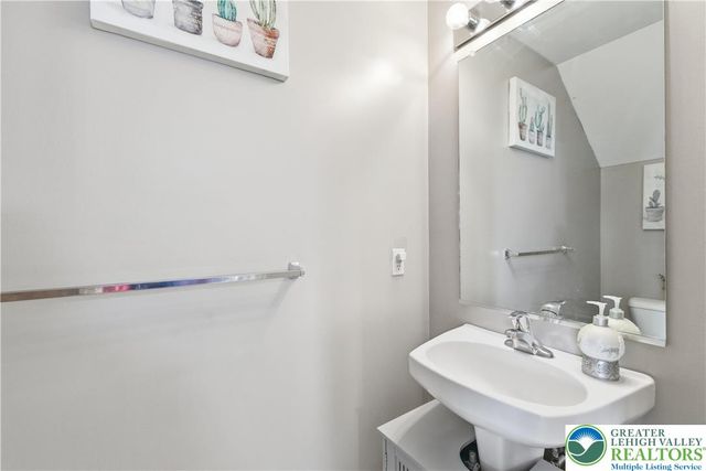 347 South Oak Street, Freemansburg Boro, PA 18017