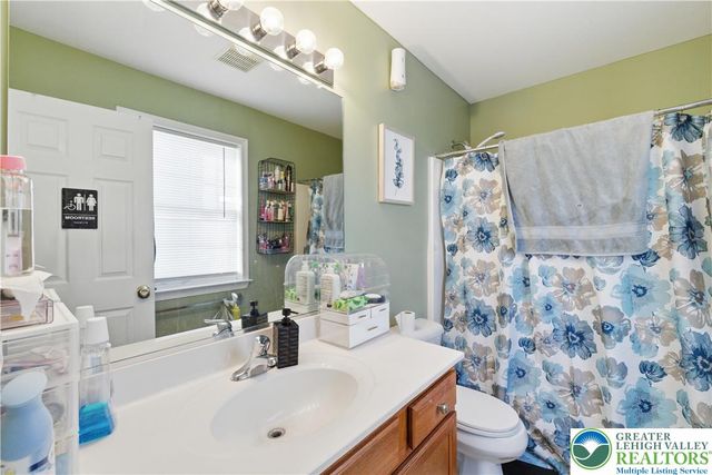 347 South Oak Street, Freemansburg Boro, PA 18017