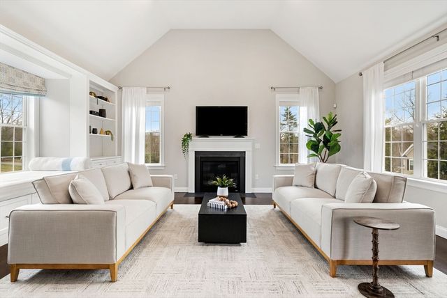 45 Saddleback Ln, Canton, MA 02021