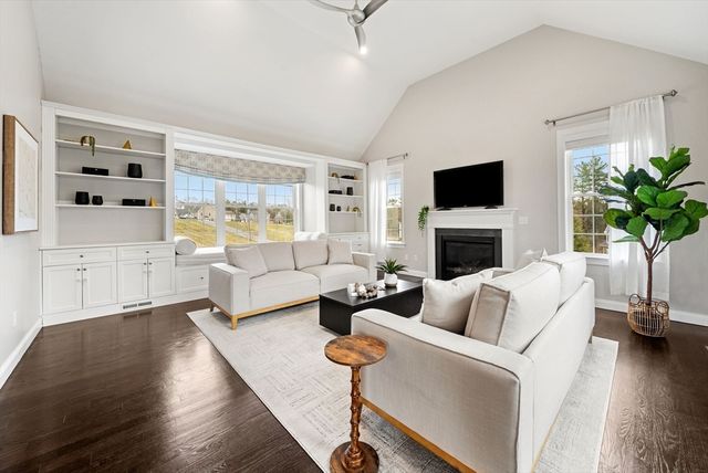 45 Saddleback Ln, Canton, MA 02021