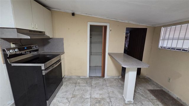 2764 NW 31st St, Miami, FL 33142