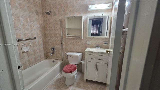 2764 NW 31st St, Miami, FL 33142