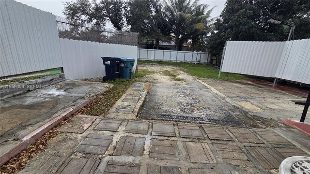 2764 NW 31st St, Miami, FL 33142