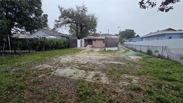 2764 NW 31st St, Miami, FL 33142