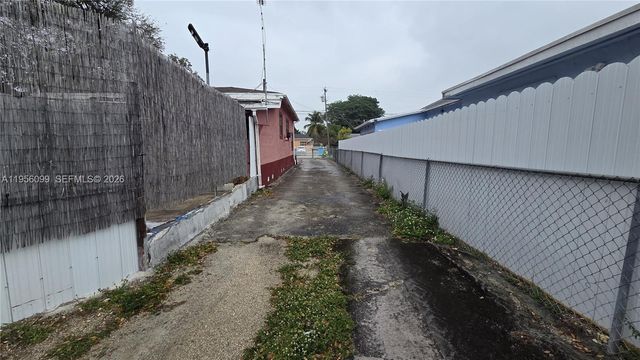 2764 NW 31st St, Miami, FL 33142