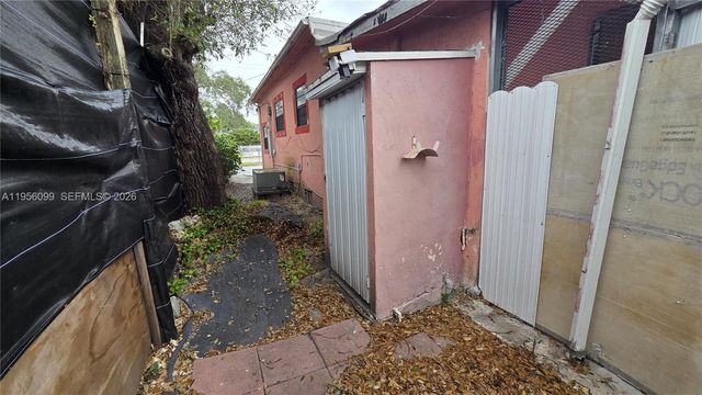 2764 NW 31st St, Miami, FL 33142