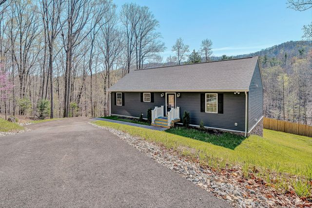 7175 Boones TRL, Boones Mill, VA 24065