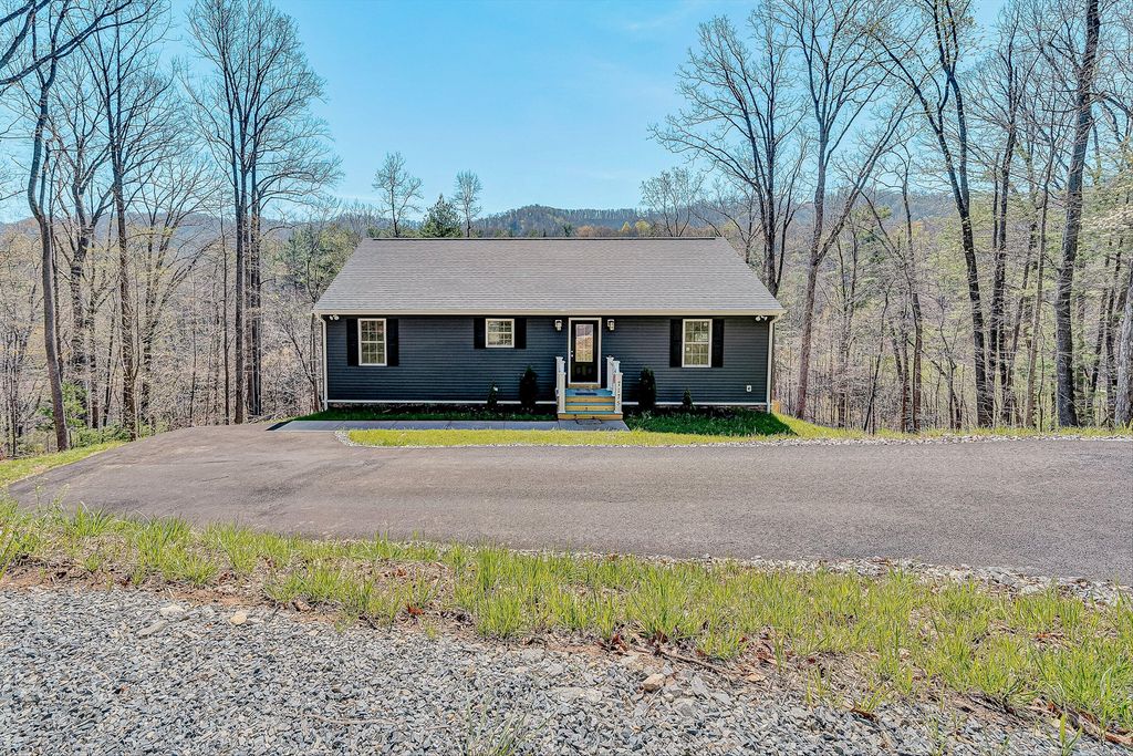 7175 Boones TRL, Boones Mill, VA 24065