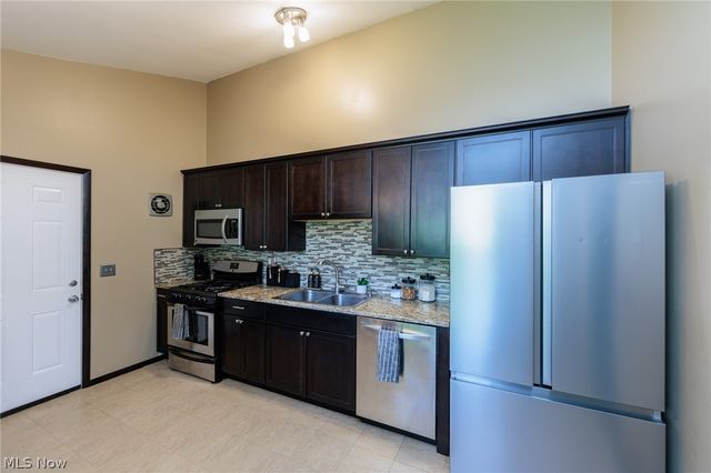 324 Charring Cross Drive, Munroe Falls, OH 44262
