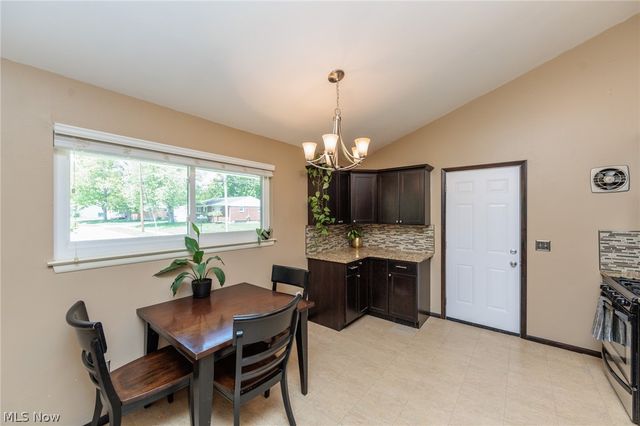 324 Charring Cross Drive, Munroe Falls, OH 44262