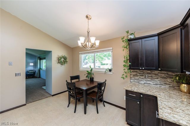 324 Charring Cross Drive, Munroe Falls, OH 44262