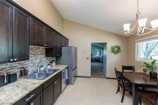 324 Charring Cross Drive, Munroe Falls, OH 44262