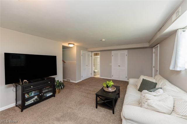 324 Charring Cross Drive, Munroe Falls, OH 44262