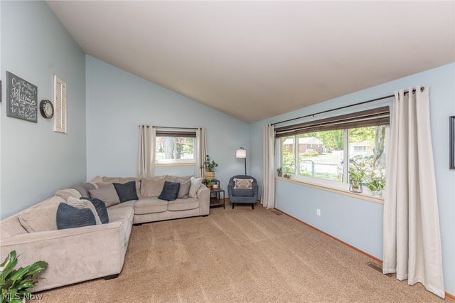 324 Charring Cross Drive, Munroe Falls, OH 44262