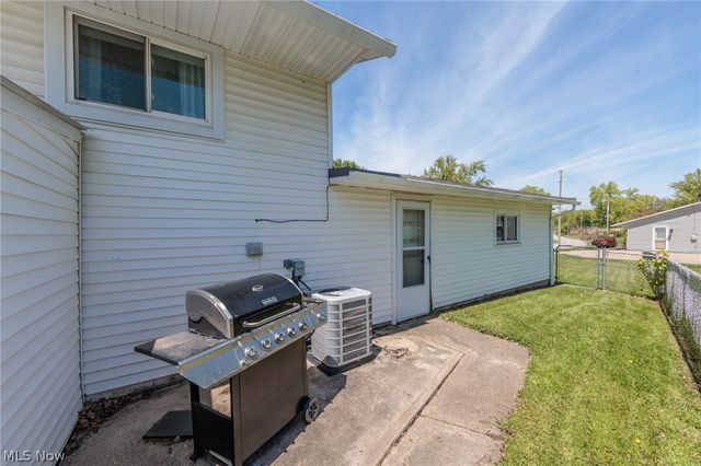 324 Charring Cross Drive, Munroe Falls, OH 44262