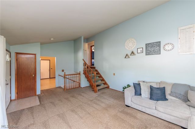 324 Charring Cross Drive, Munroe Falls, OH 44262