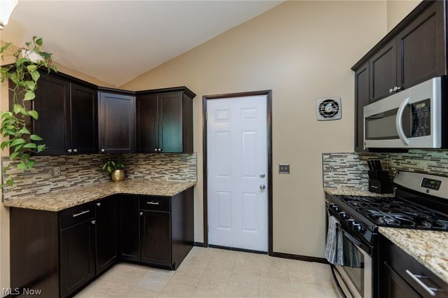 324 Charring Cross Drive, Munroe Falls, OH 44262