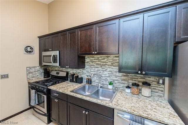 324 Charring Cross Drive, Munroe Falls, OH 44262