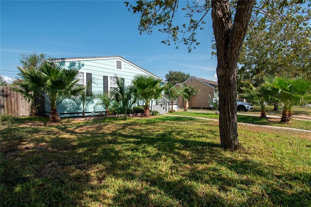 402 Angelo Dr, Corpus Christi, TX 78411 — photo 2