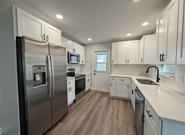 1507 N LAKE VIEW AVENUE, Leesburg, FL 34748