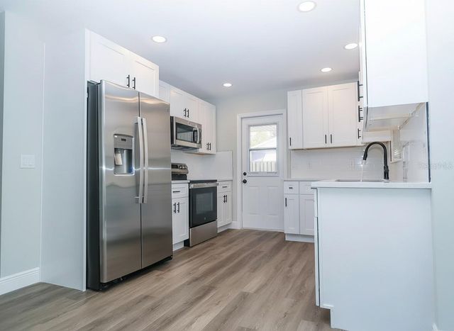 1507 N LAKE VIEW AVENUE, Leesburg, FL 34748