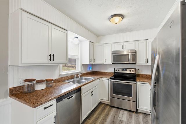 1706 N 16th Street, Ozark, MO 65721