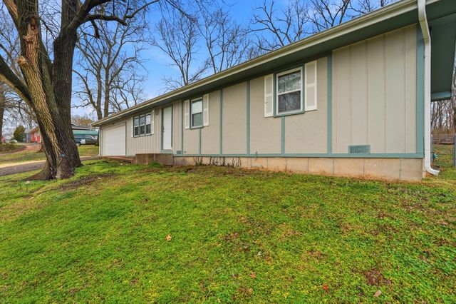 1706 N 16th Street, Ozark, MO 65721