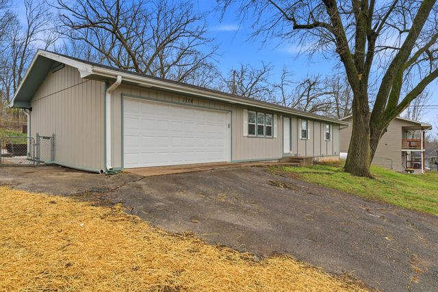 1706 N 16th Street, Ozark, MO 65721