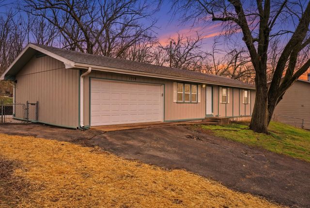 1706 N 16th Street, Ozark, MO 65721