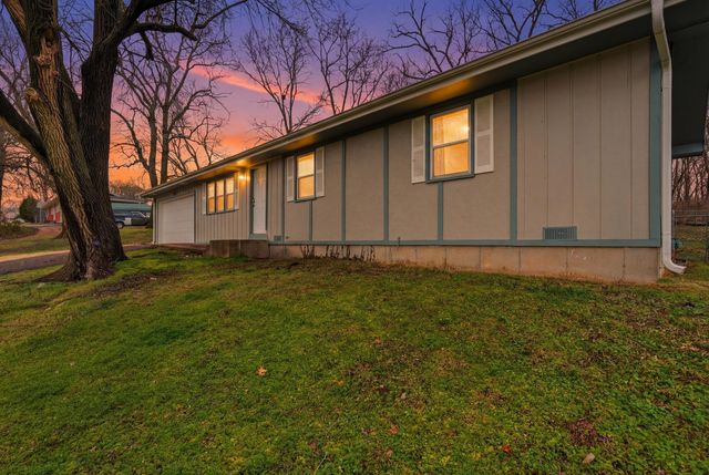 1706 N 16th Street, Ozark, MO 65721