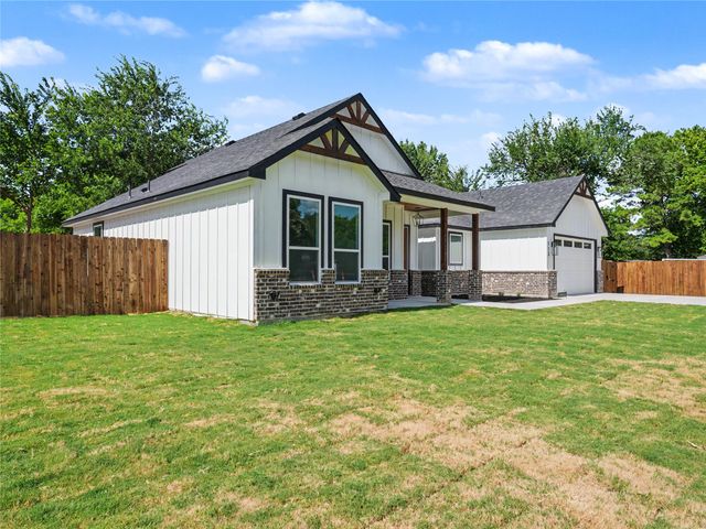 113 Dennis Drive, Azle, TX 76020