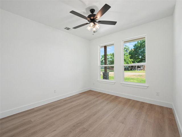 113 Dennis Drive, Azle, TX 76020