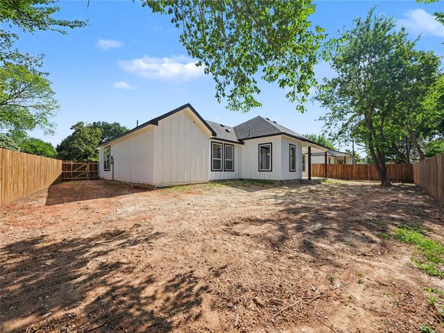 113 Dennis Drive, Azle, TX 76020