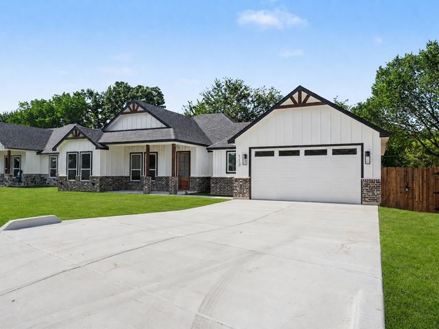 113 Dennis Drive, Azle, TX 76020